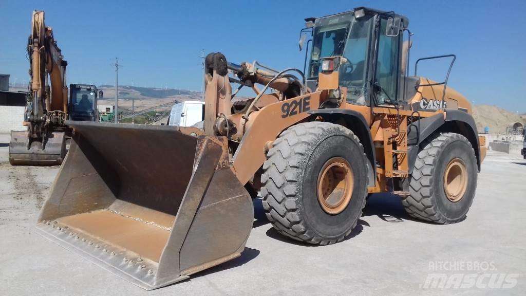 CASE 921 E Kolové nakladače