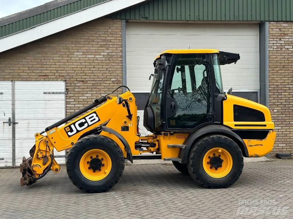 JCB TM220 SV A Teleskopické kolové nakladače