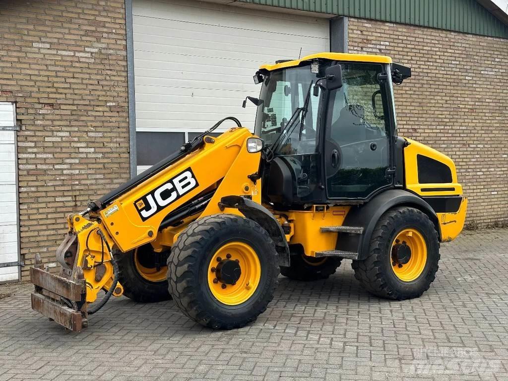 JCB TM220 SV A Teleskopické kolové nakladače