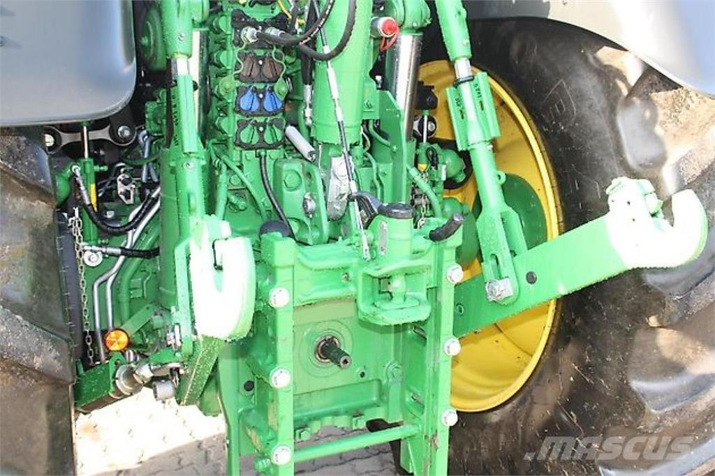 John Deere 6R195 Traktory