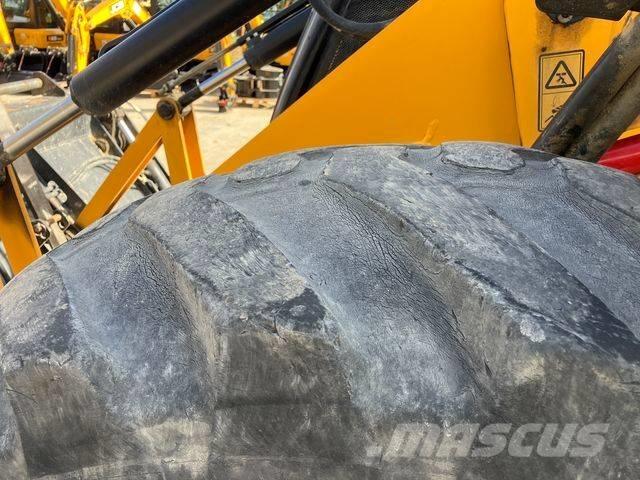 JCB 4CX AEC Rýpadlo-nakladače