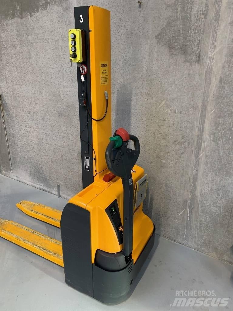 Jungheinrich EMC 110 Ručně vedené vysokozdvižné vozíky