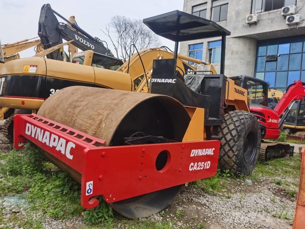 Dynapac CA 251 D Tahačové válce
