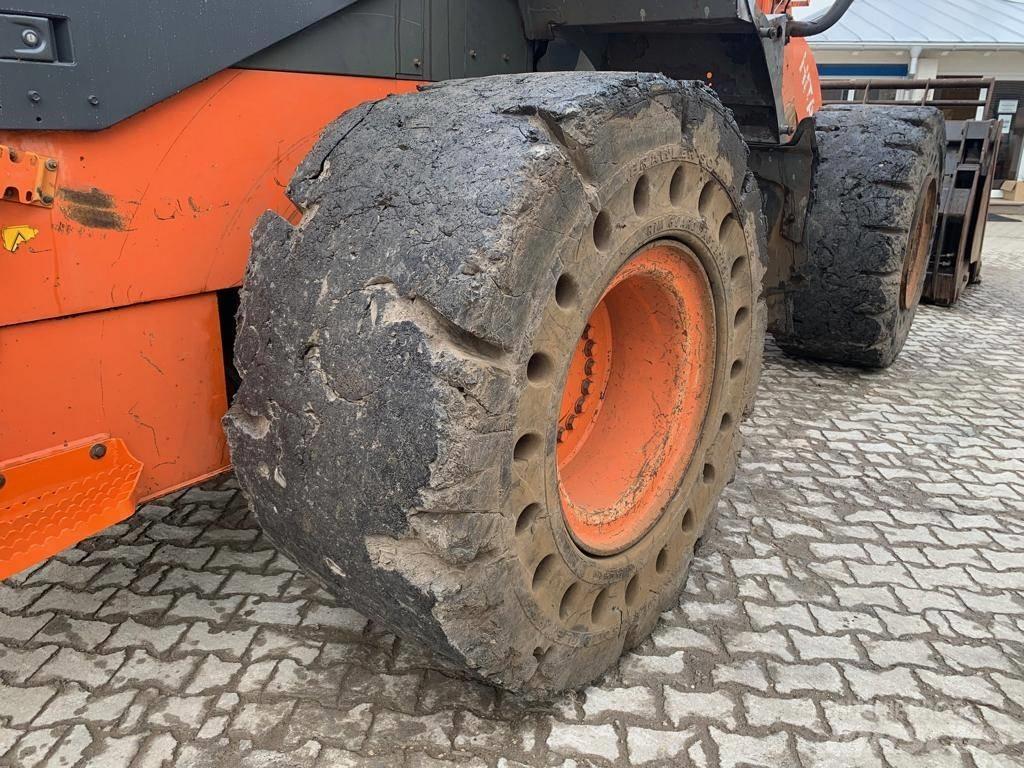 Hitachi ZW 310 Kolové nakladače