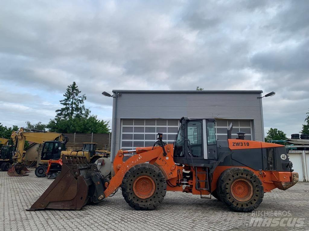 Hitachi ZW 310 Kolové nakladače