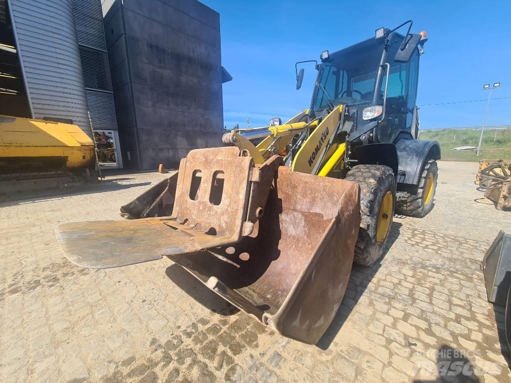 Komatsu WA 100 M Kolové nakladače