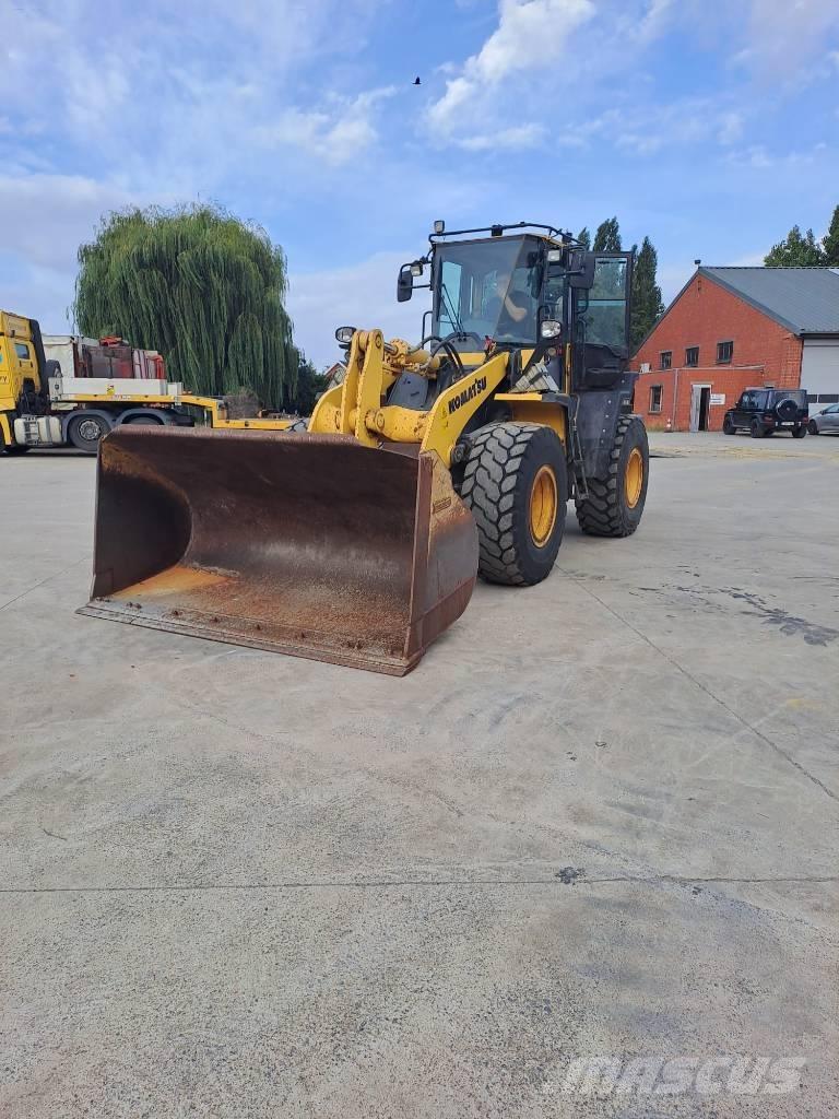 Komatsu WA 320-6 Kolové nakladače