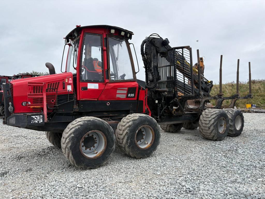 Komatsu 835 Vyvážecí traktory