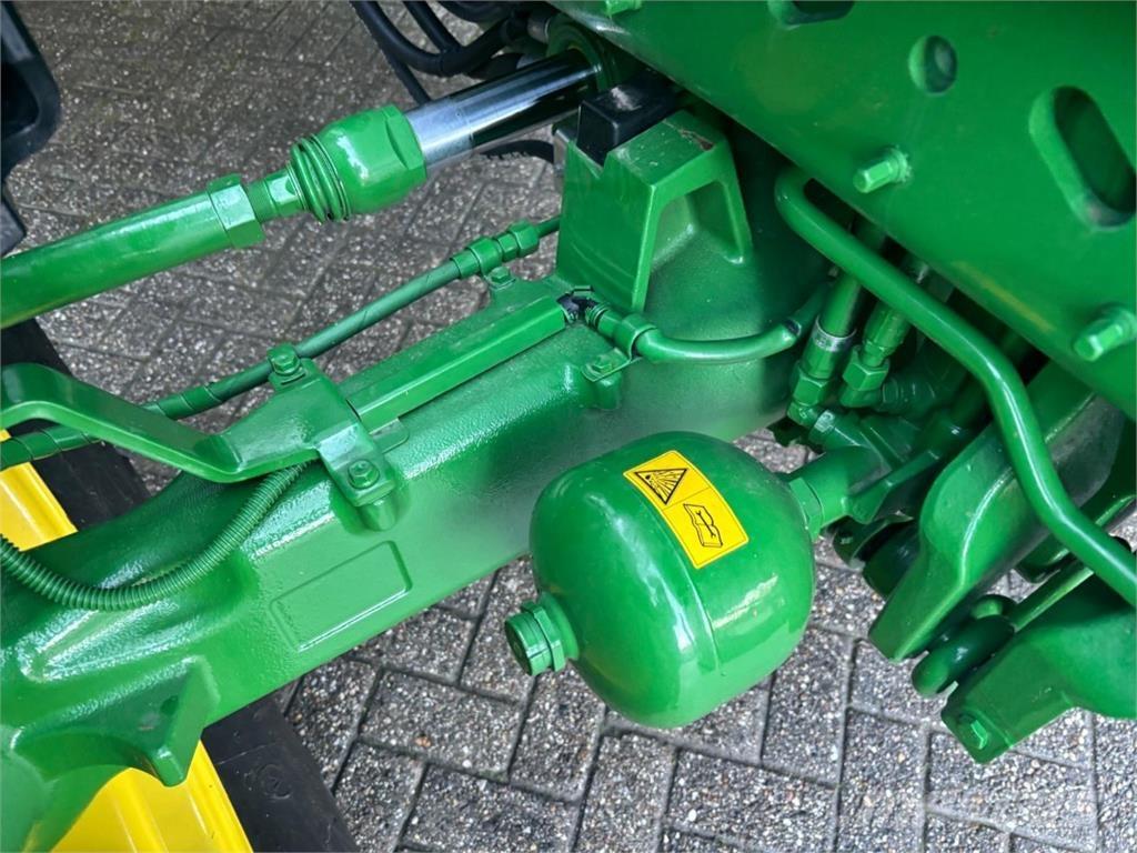 John Deere 6M185 Traktory