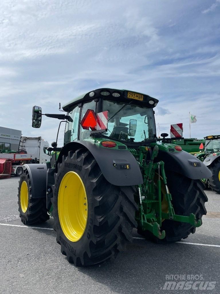 John Deere 6155R Traktory