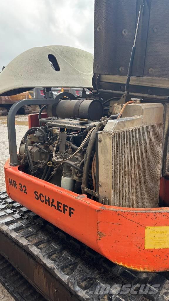 Schaeff HR 32 Midi rýpadla 7t - 12t