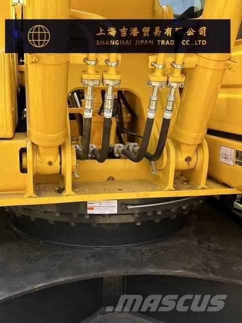 Komatsu PC 220 Pásová rýpadla