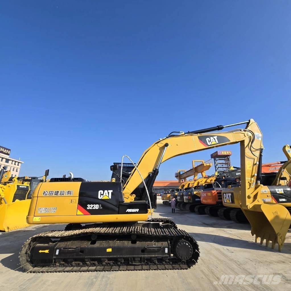 CAT 323 D L Midi rýpadla 7t - 12t