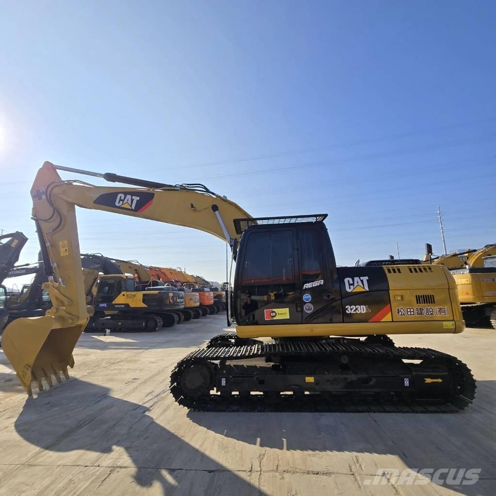 CAT 323 D L Midi rýpadla 7t - 12t