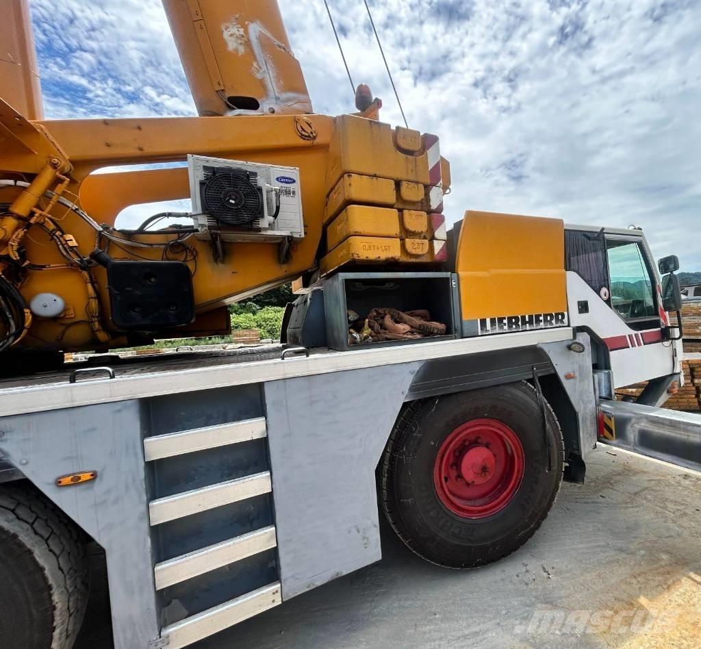 Liebherr LTM 1055 Univerzální terénní jeřáby