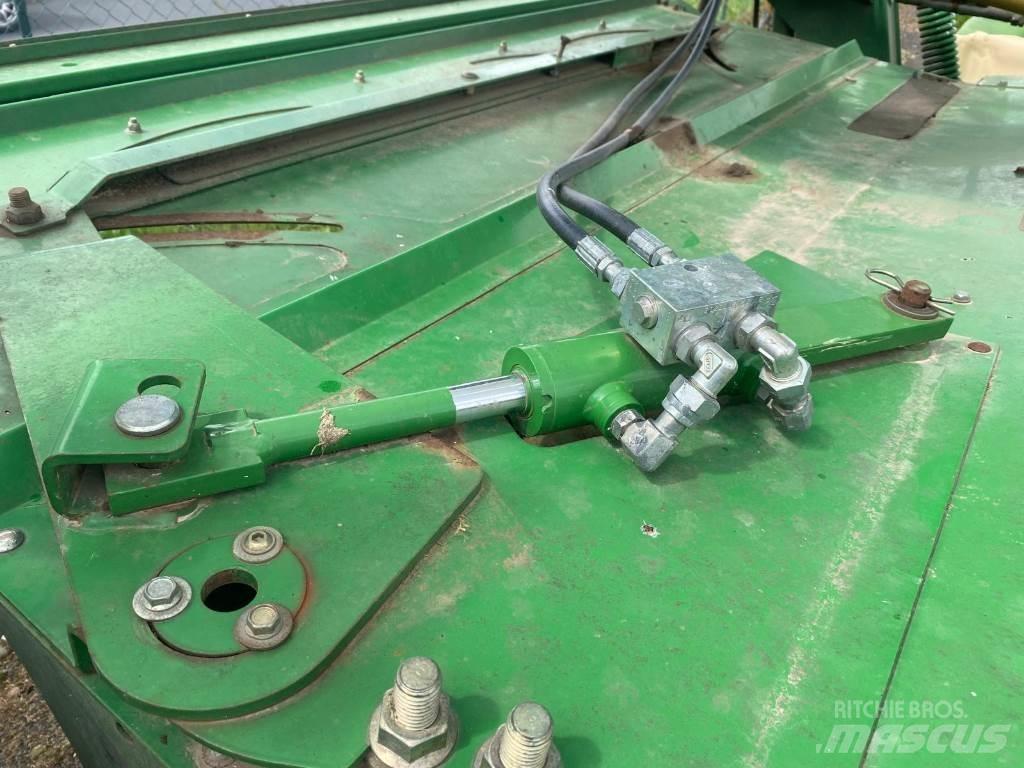 John Deere 730 Sekačky namontované a tažené