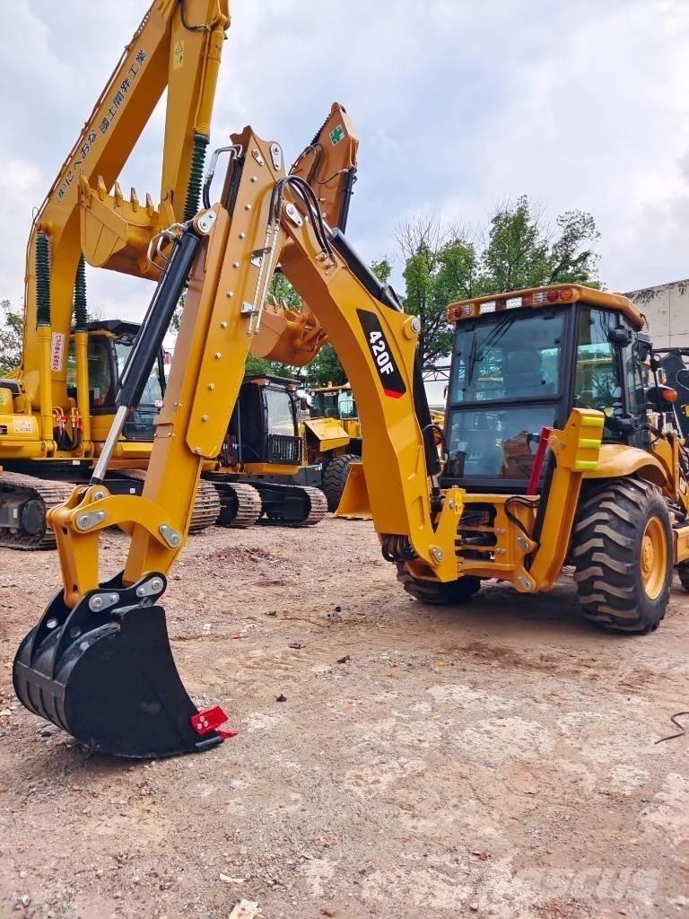 CAT 430 F Rýpadlo-nakladače