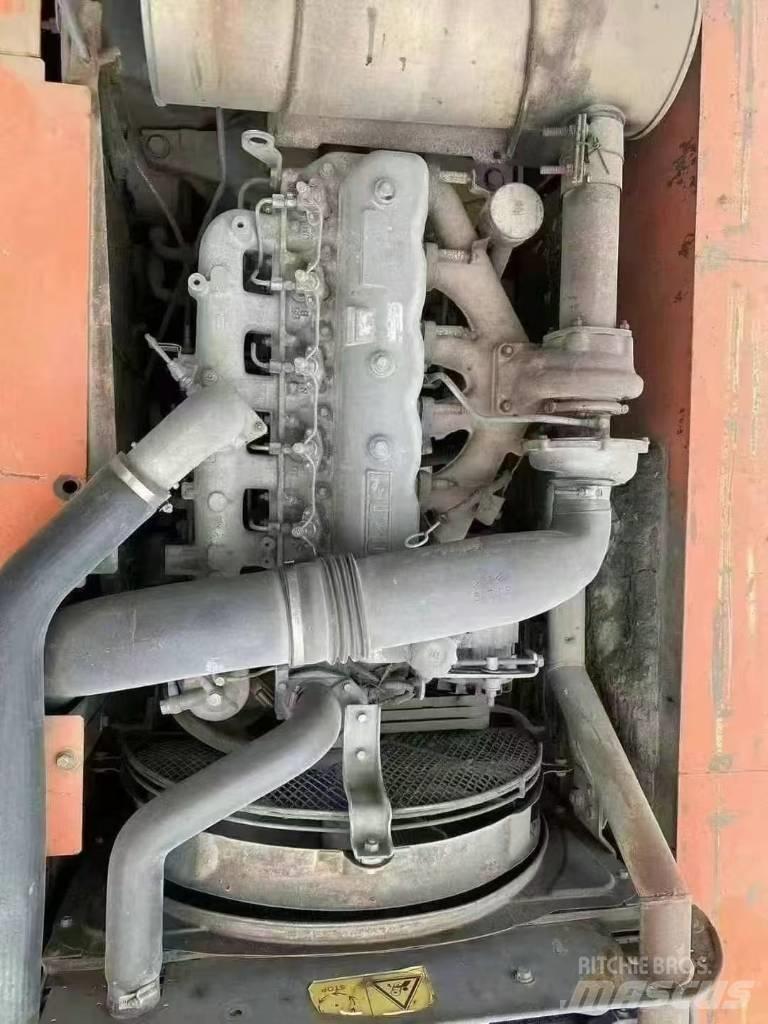 Hitachi ZX240 Pásová rýpadla