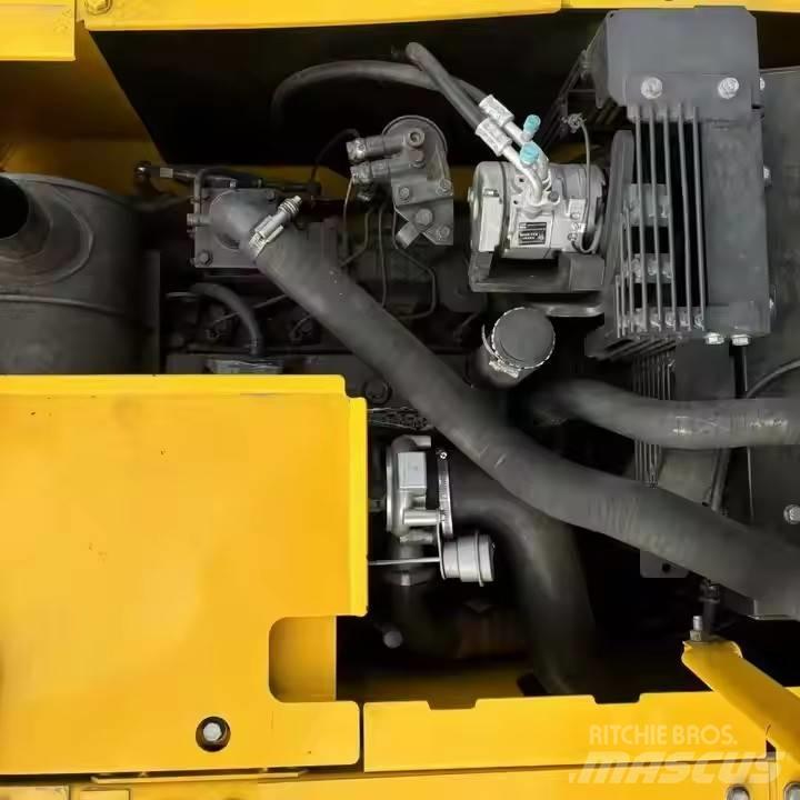 Komatsu PC130 Pásová rýpadla