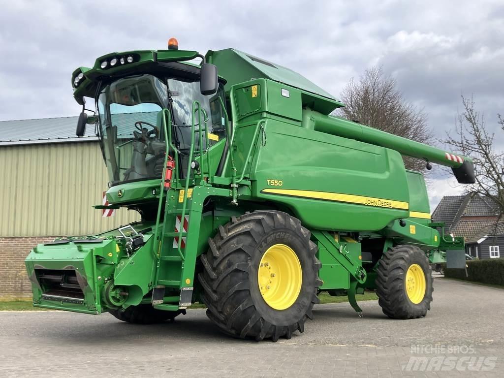 John Deere T550 Sklízecí mlátičky