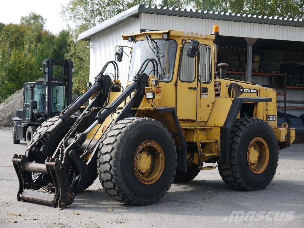 Volvo L 90 Kolové nakladače