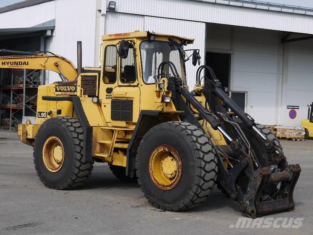 Volvo L 90 Kolové nakladače