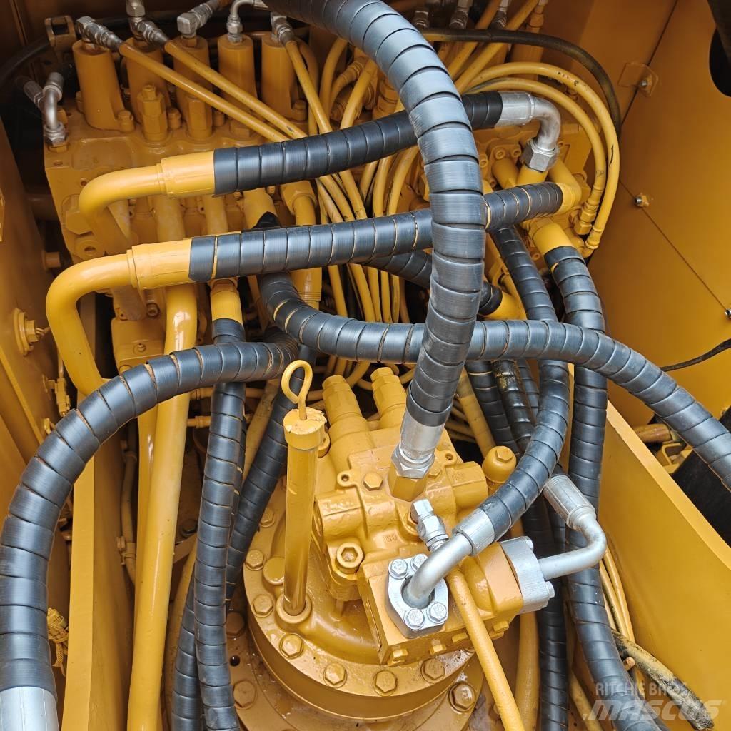 CAT 320D2 Pásová rýpadla