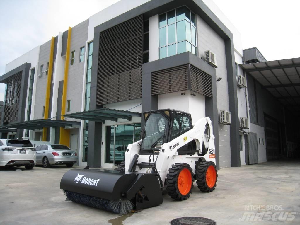 Bobcat S 250 Smykem řízené nakladače
