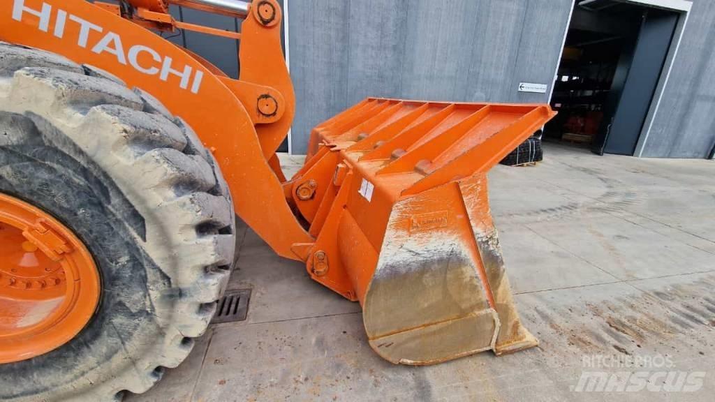 Hitachi ZW 310-6 Kolové nakladače