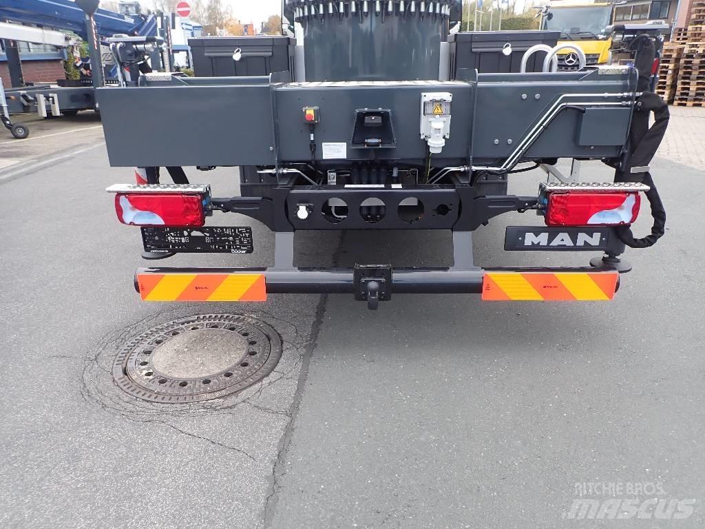 Böcker AK 37 Jeřáby pro těžký terén