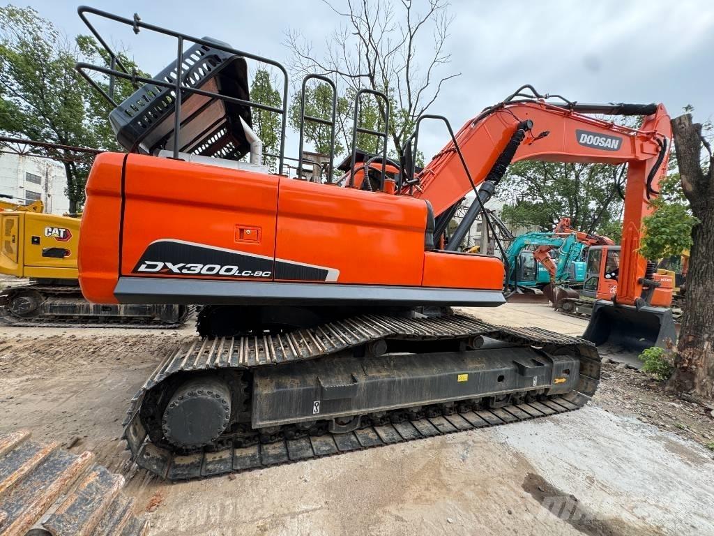 Doosan DX 300 LC LR Pásová rýpadla