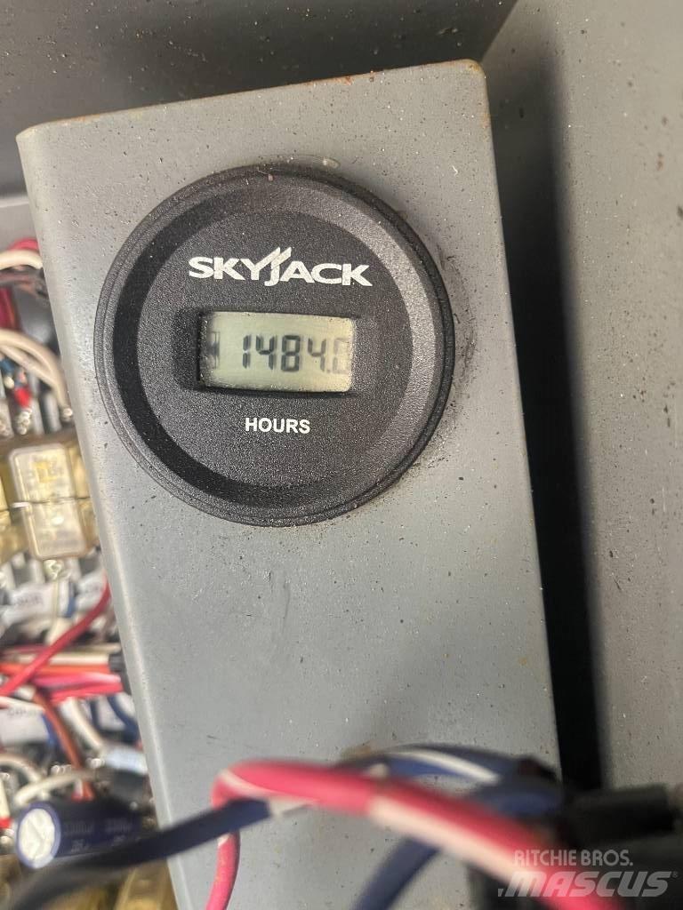 SkyJack SJ 9250 RT Nůžková zvedací plošina