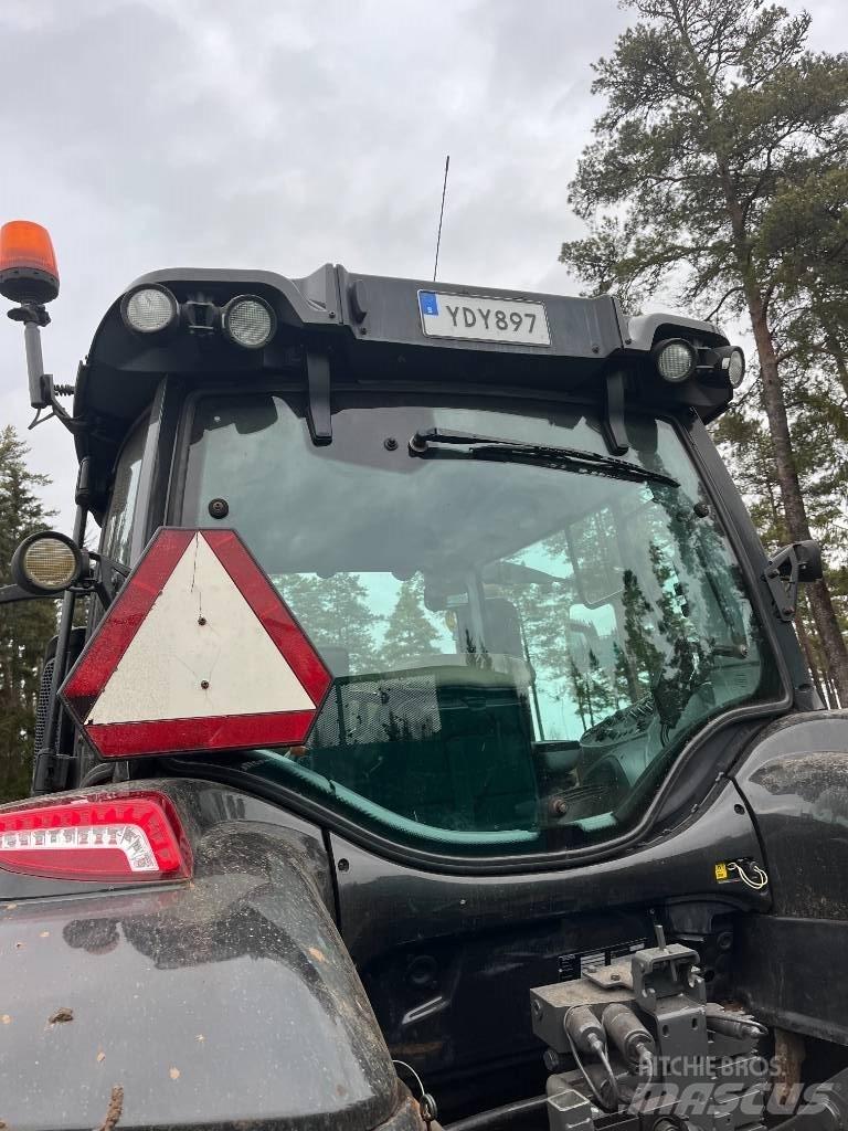 Valtra T 214 D Traktory