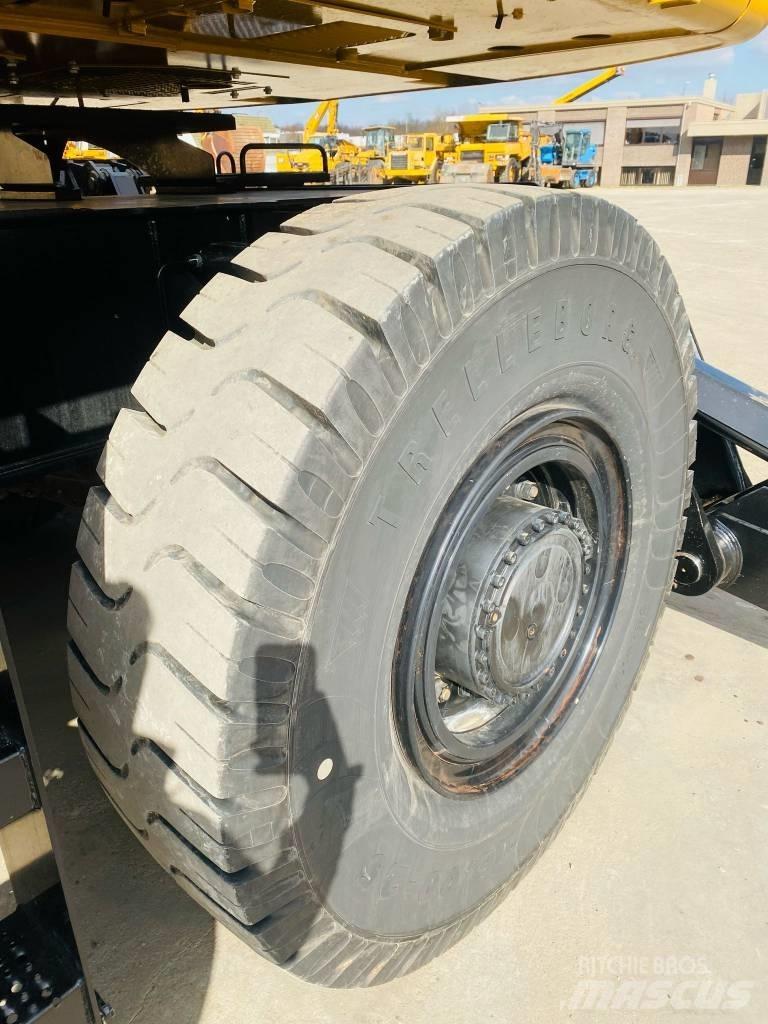 CAT mh3040 Stroje pro manipulaci s odpadem