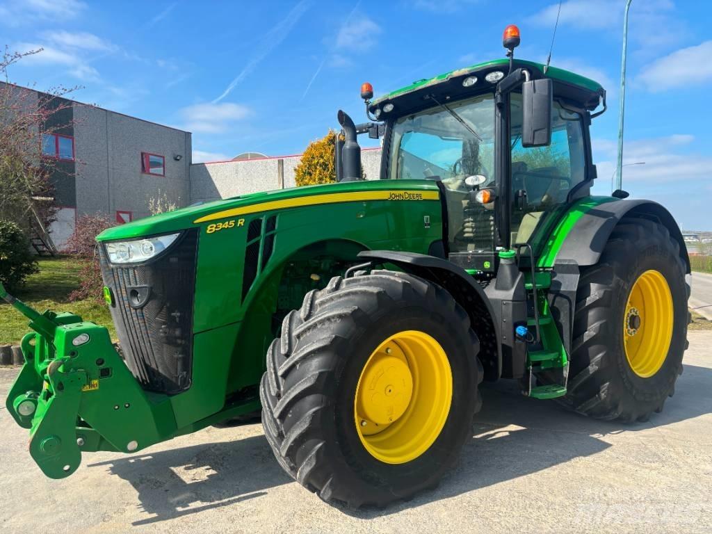 John Deere 8345 R Traktory