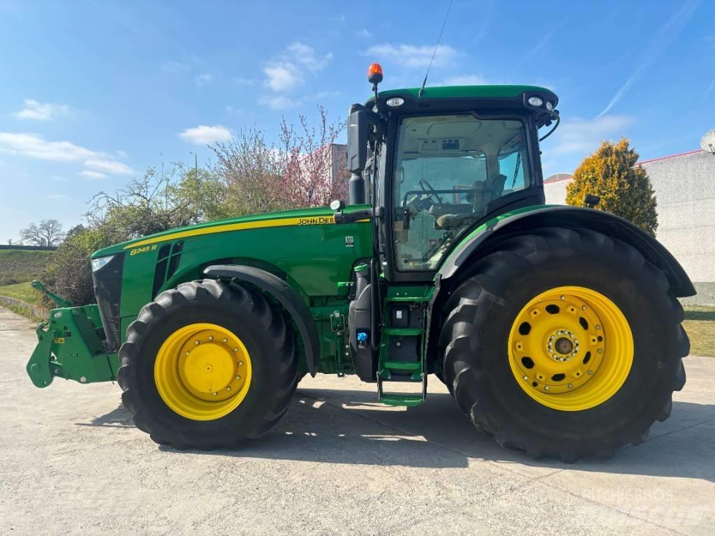 John Deere 8345 R Traktory