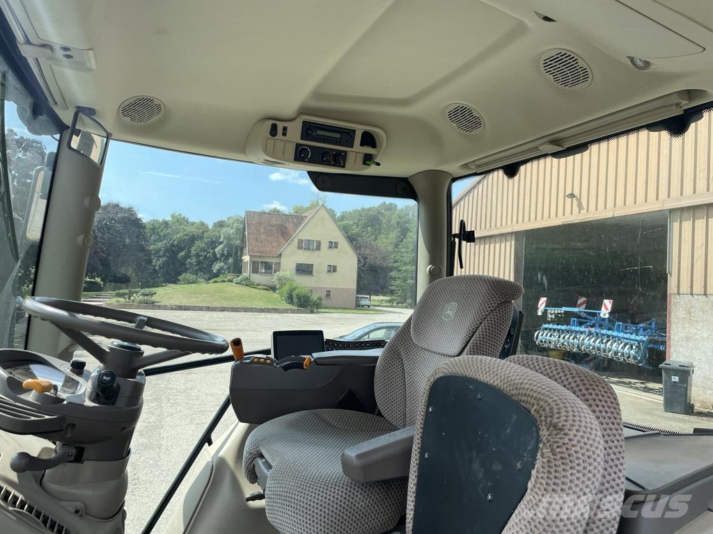 John Deere 6210R Traktory