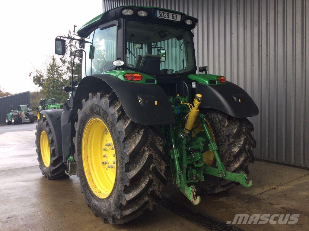 John Deere 6210R Traktory