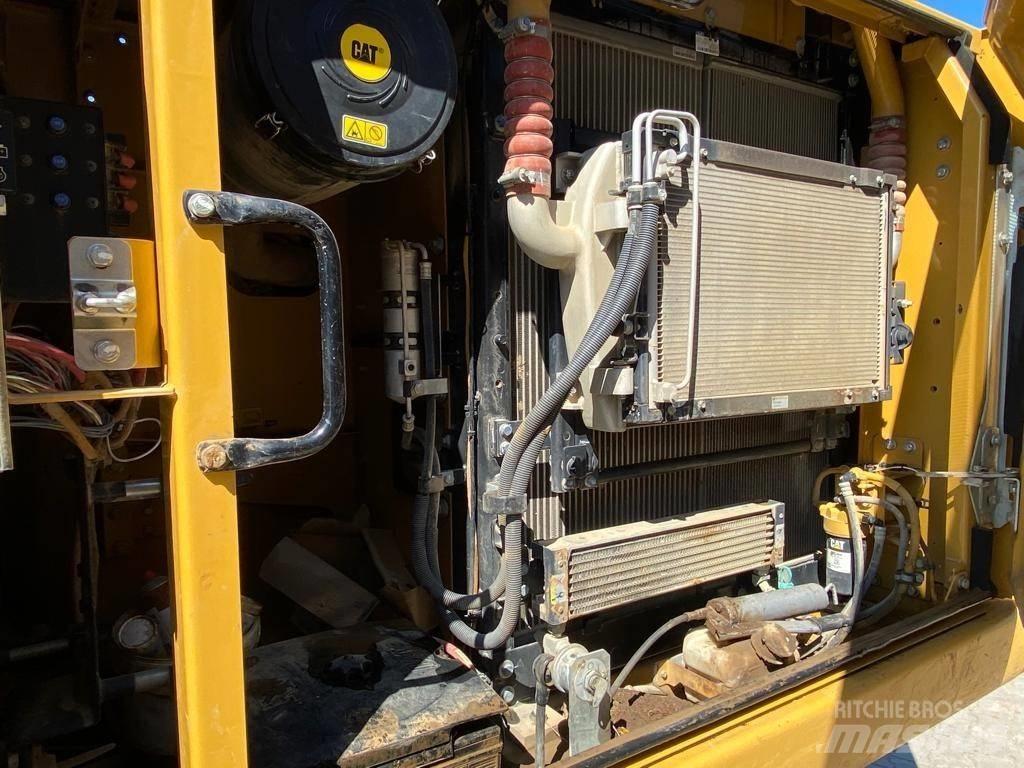 CAT 323 E Pásová rýpadla