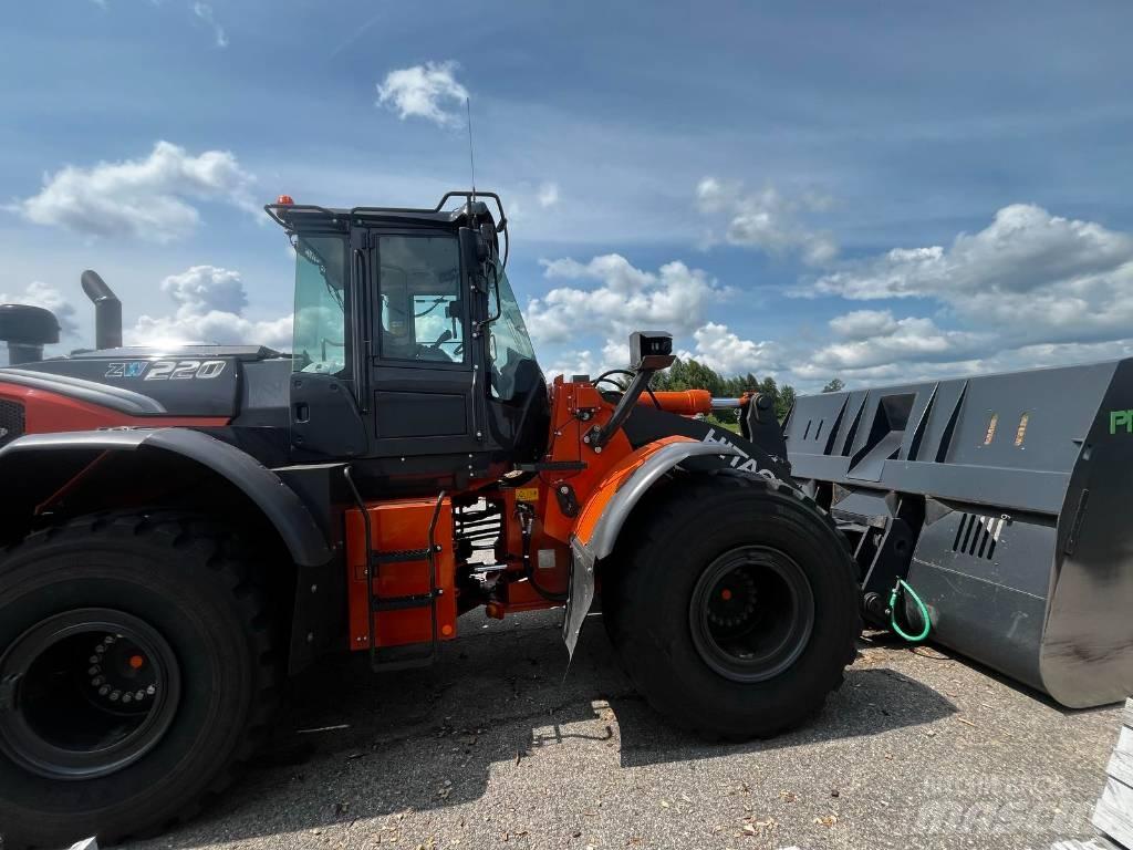 Hitachi ZW 220 Kolové nakladače
