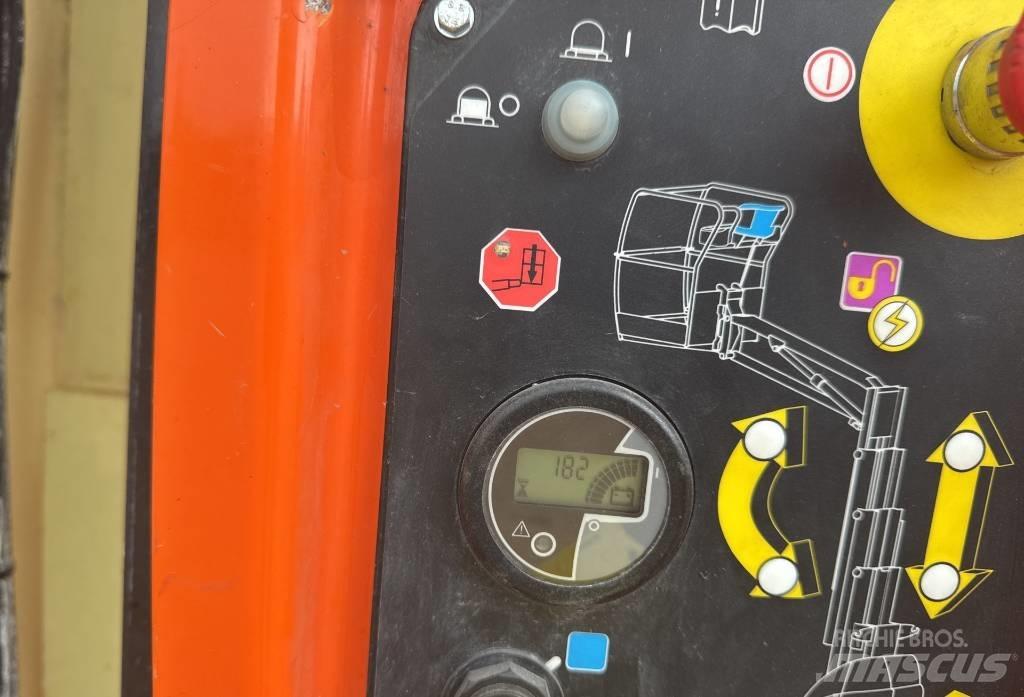 JLG Toucan 8 E Vertikální sloupové výtahy