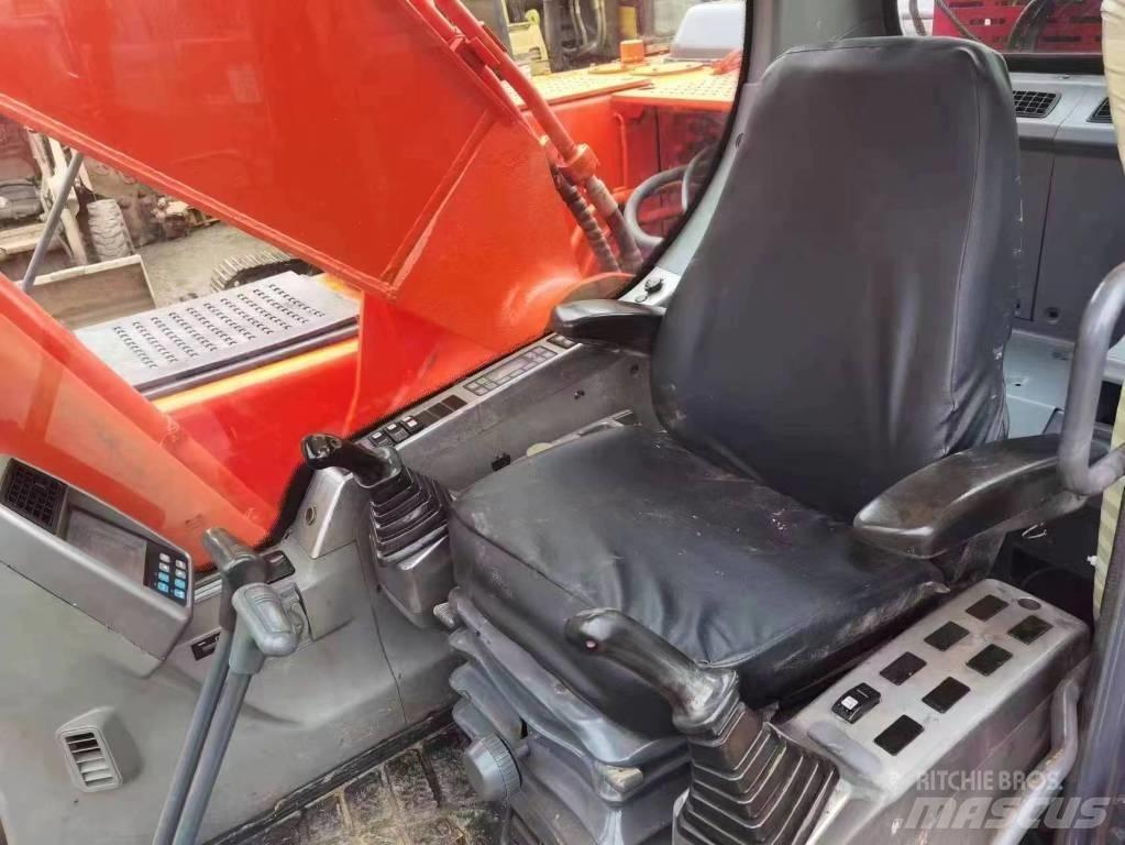 Doosan DX225LC Pásová rýpadla