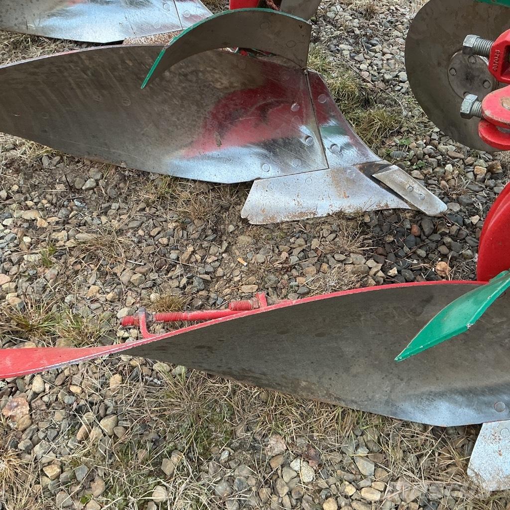 Kverneland ES85 Oboustranné pluhy