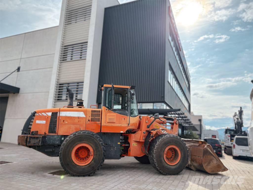 Doosan DL 300 Kolové nakladače