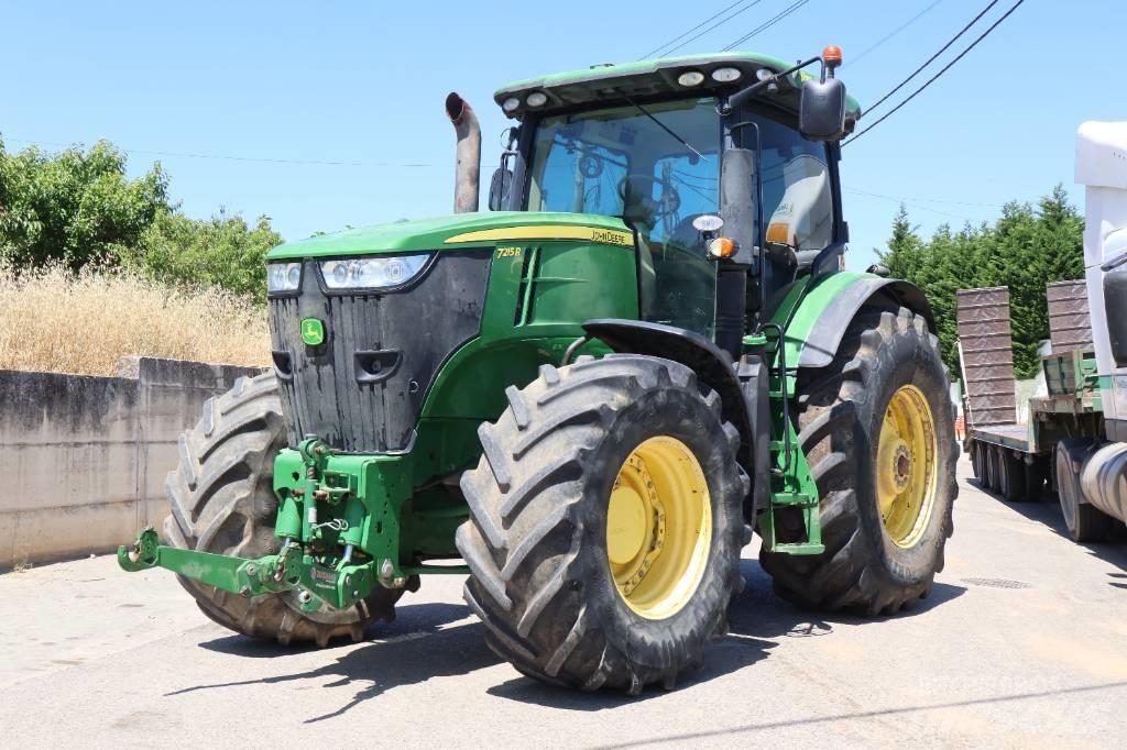 John Deere 7215 R Traktory