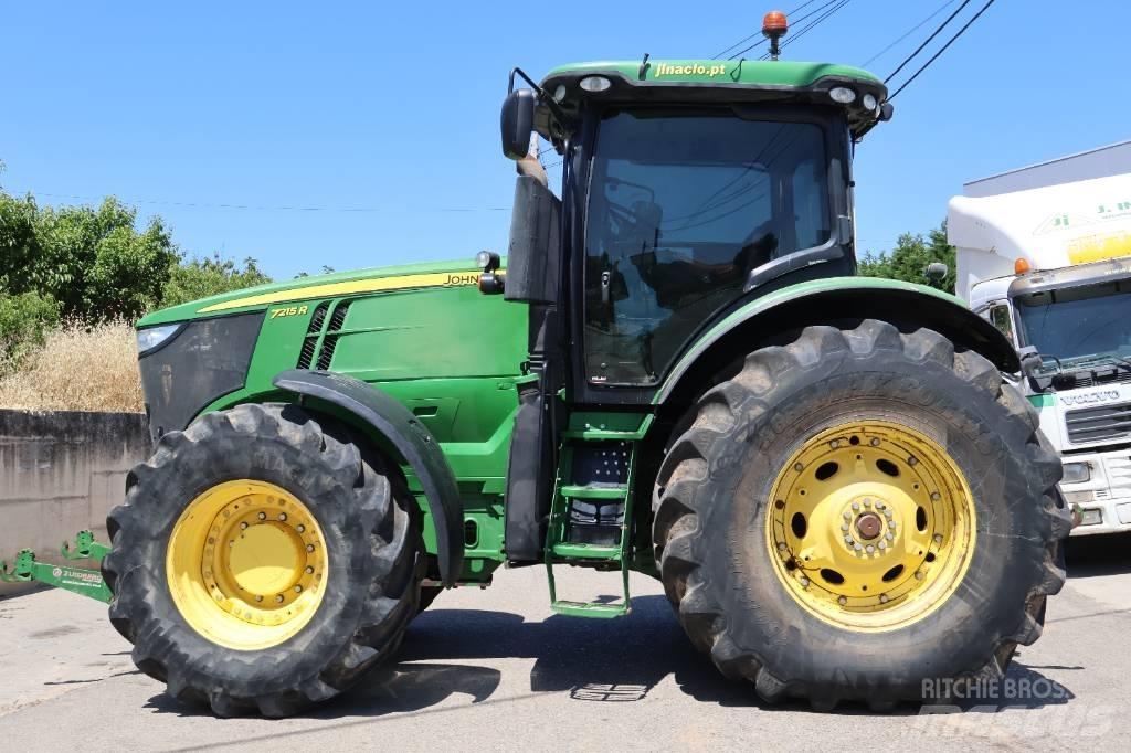 John Deere 7215 R Traktory