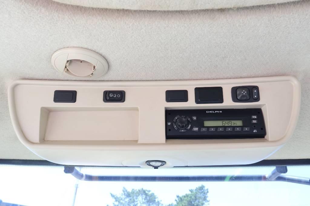 John Deere 7215 R Traktory