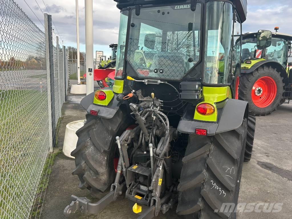 CLAAS Nexos 220 Traktory