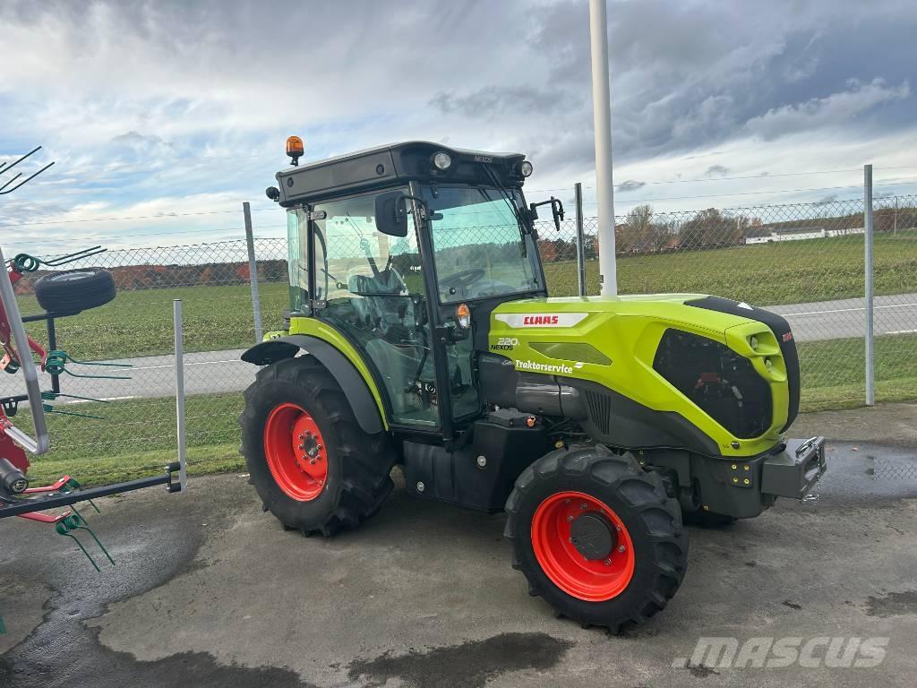 CLAAS Nexos 220 Traktory