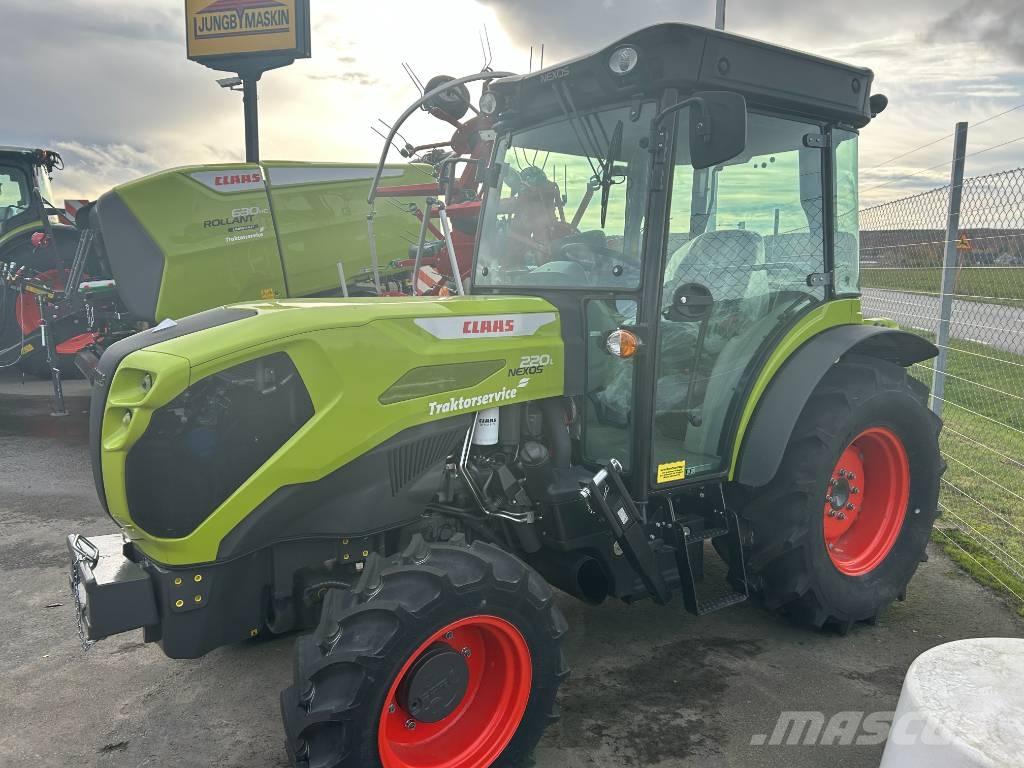 CLAAS Nexos 220 Traktory